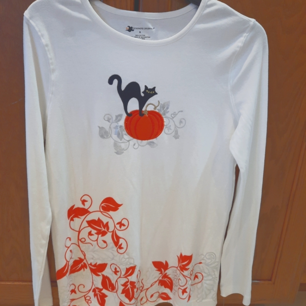 Designers Originals Fun Halloween Top.  NWT